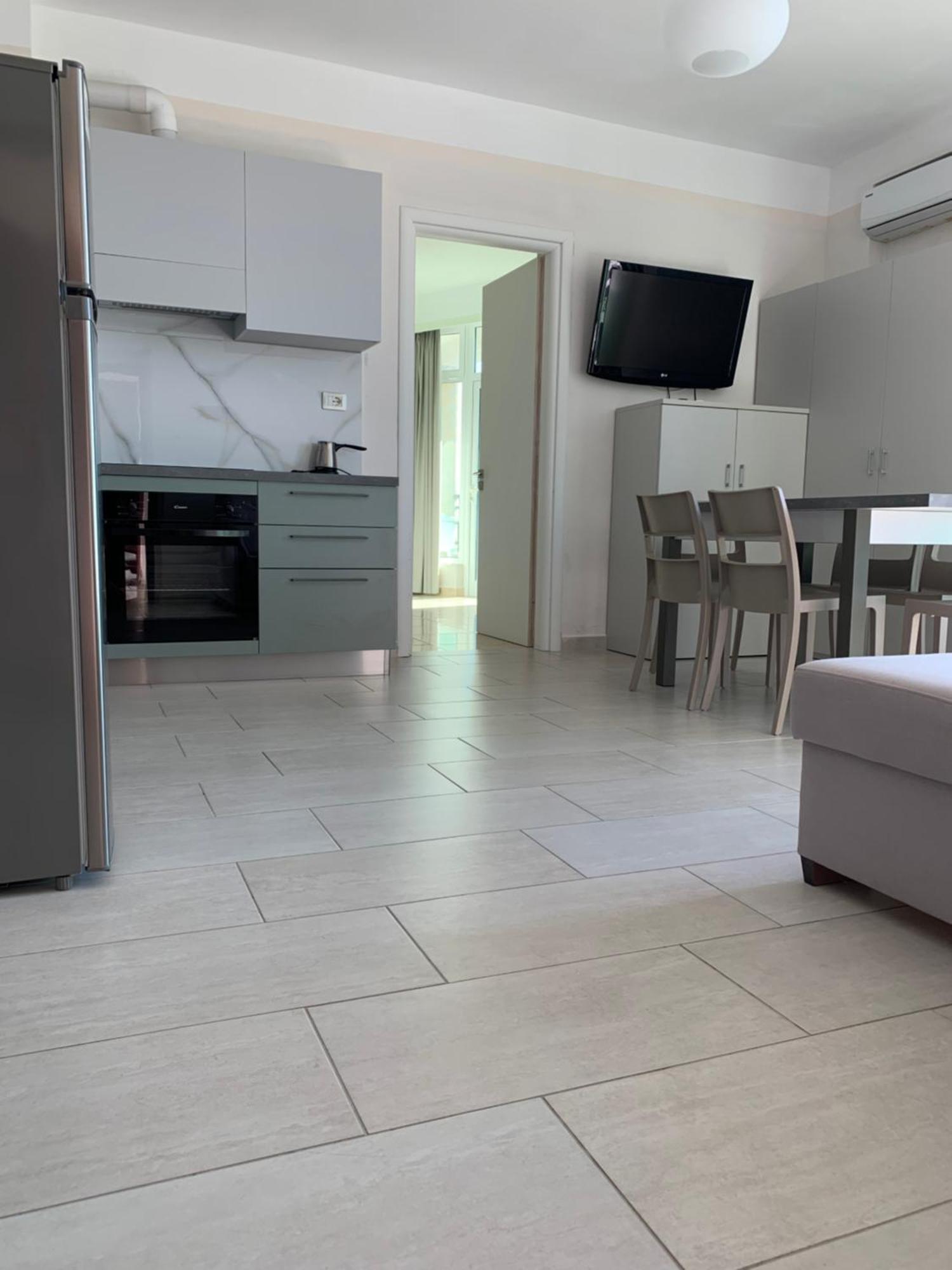 סרנדה Guest - Sea Breeze Apartments מראה חיצוני תמונה